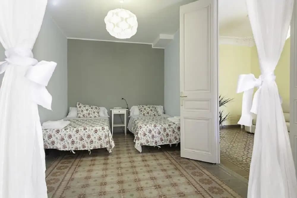 Rambla Paris Apartment - photo 6