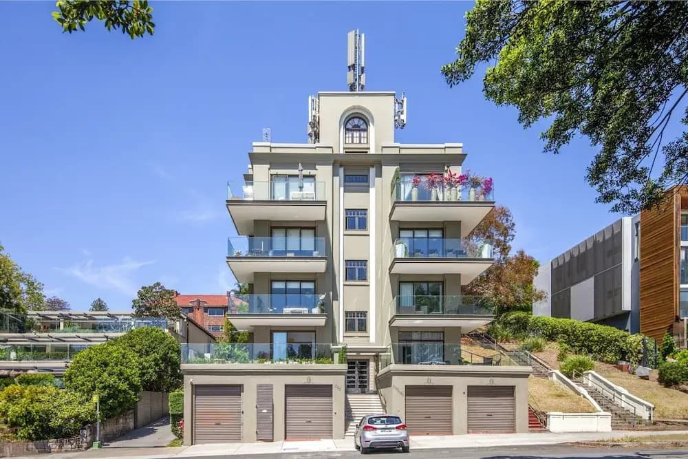 Superb 2-bed Apartment Facing Rose Bay Marina - photo 2