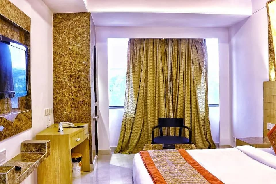 Sam Surya Hotel - photo 2