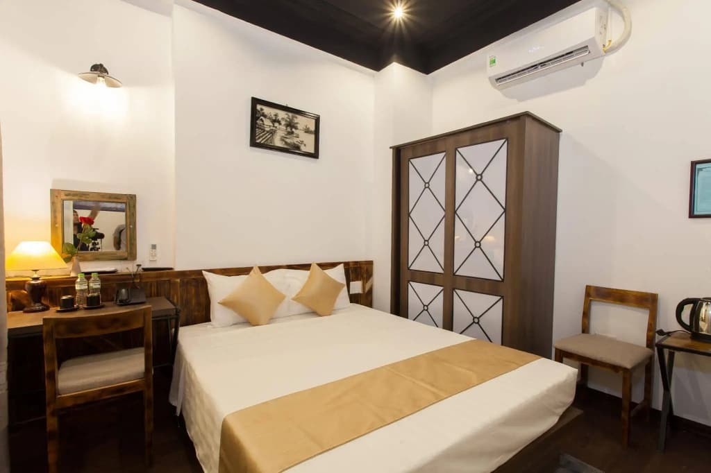 Luxury Backpackers - photo 2