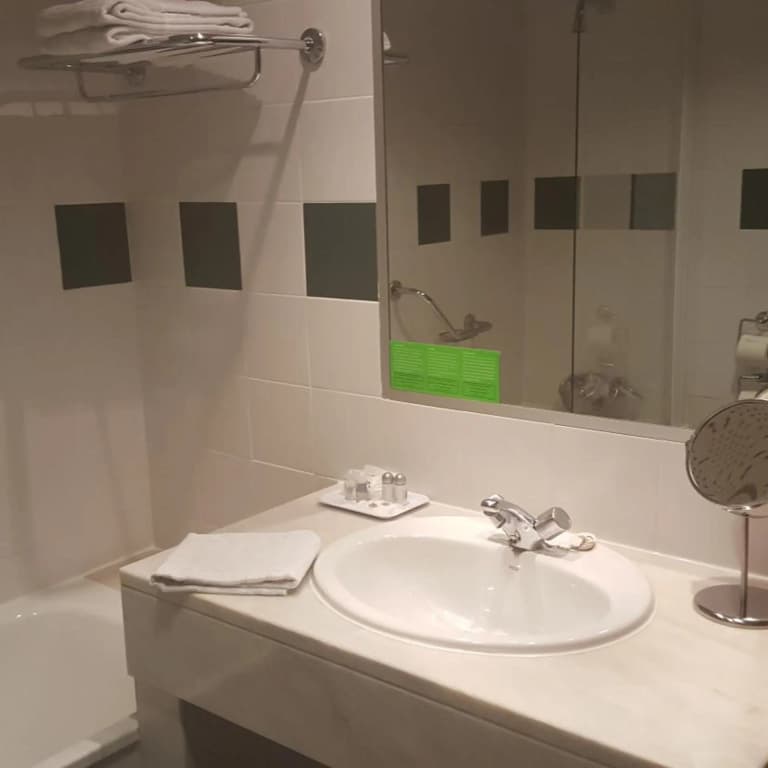 Hotel 3K Madrid - photo 37