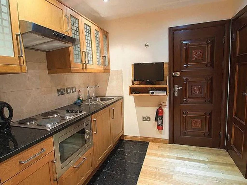 Hyde Park Suites - Apartments - photo 12