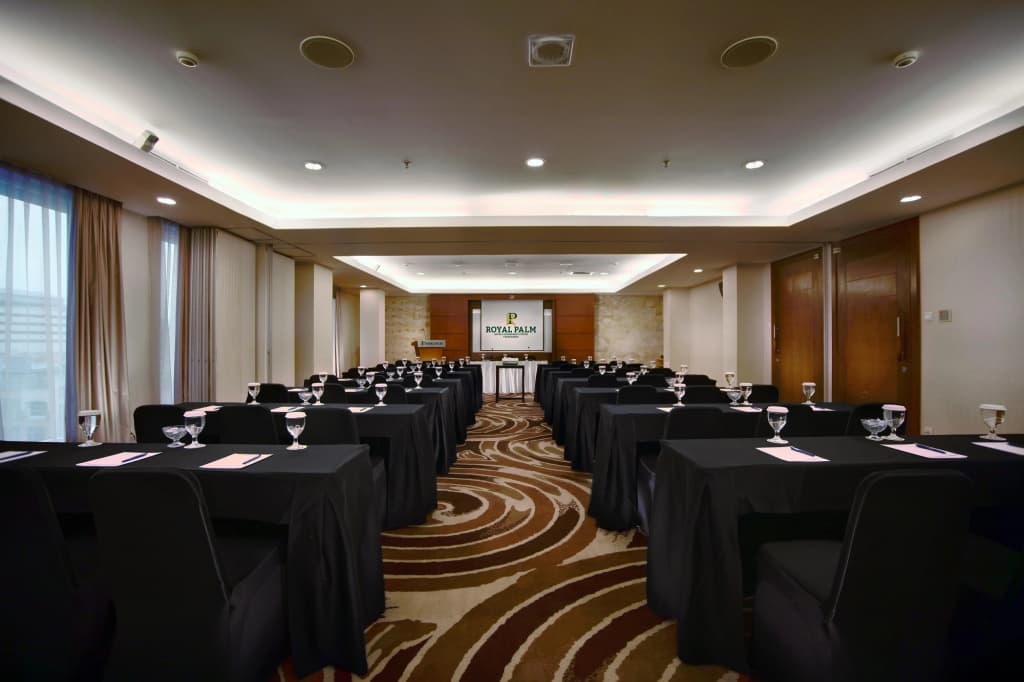 Royal Palm Hotel & Conference Center Cengkareng - photo 15