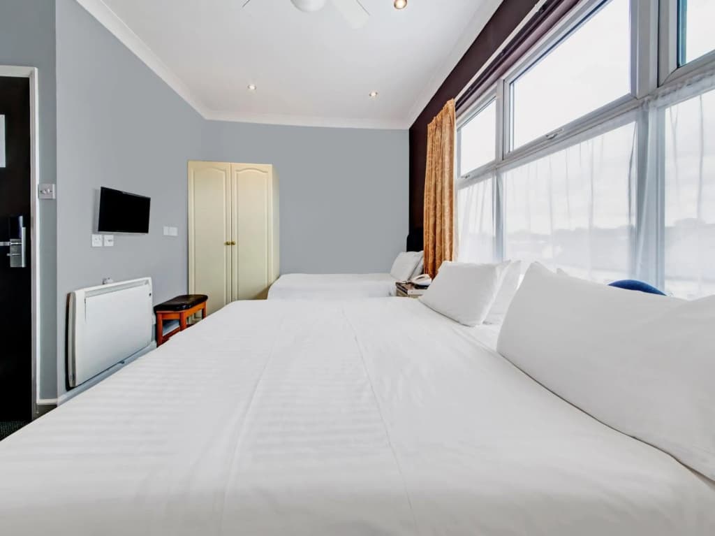OYO Bostons Manor Hotel, Hanwell London - photo 6