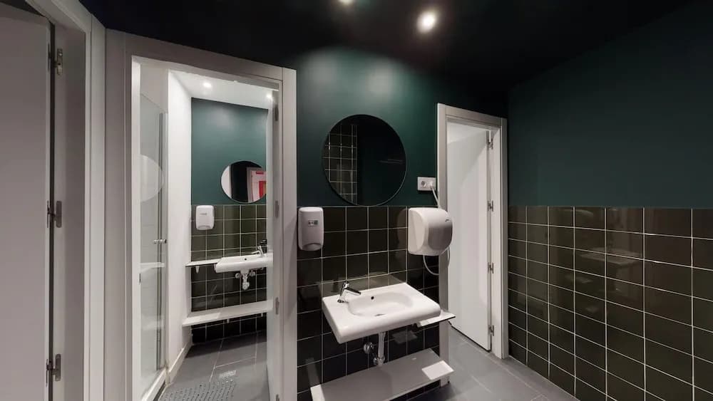 2060 The Newton Hostel & Market - photo 11