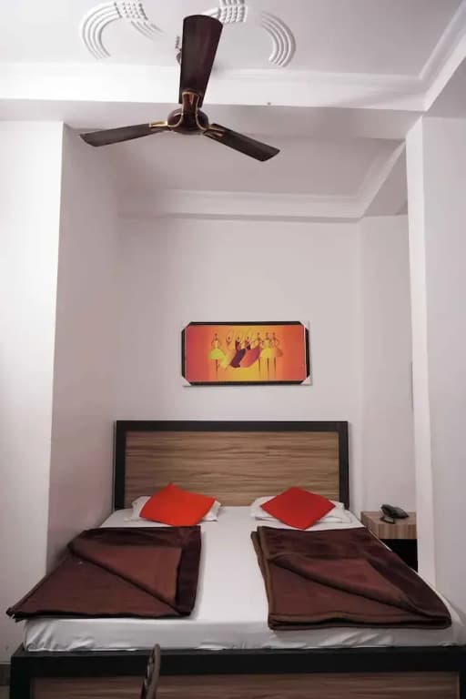 Surya inn - photo 10