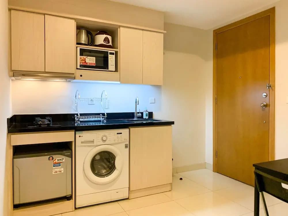 Lavish And Elegant 1Br At The Mansion Kemayoran Apartment - photo 13