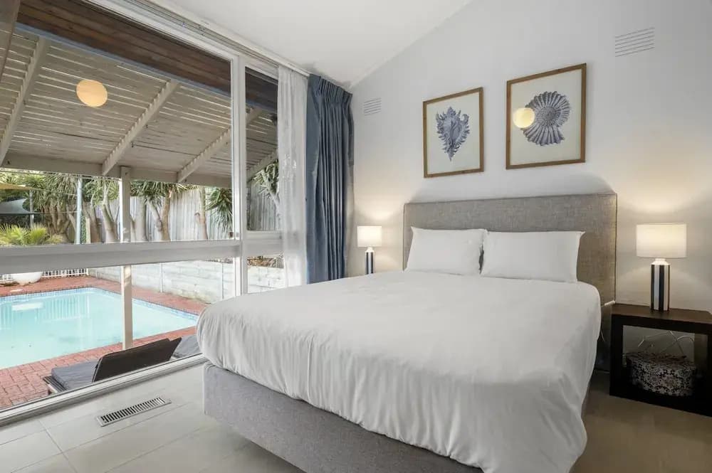 5-bed Haven With Pool Minutes From Beaches - photo 2