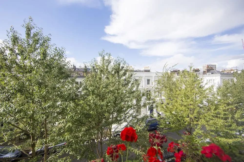 Brunswick Gardens - Cosy Apartment in a Cherry Tree Lined Street- Notting Hill - photo 8