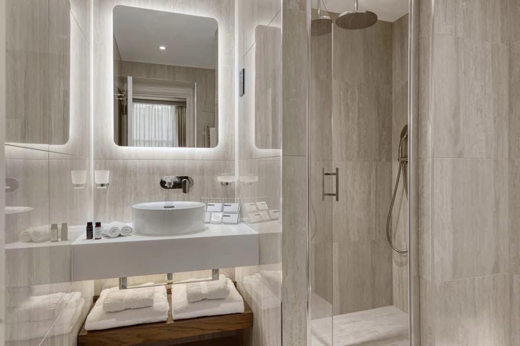 The Queens Gate Hotel - photo 22