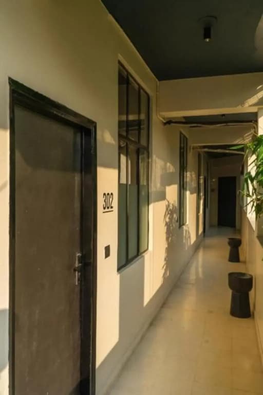 LetsBunk Poshtel & Suites - photo 1