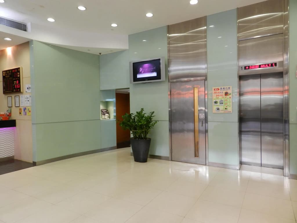 West Hotel - photo 2