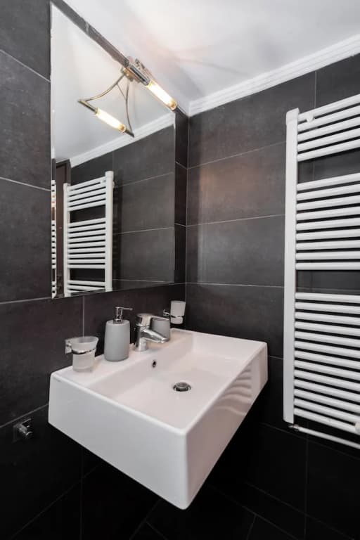 Modern Apartment in Thiseio with Balcony - photo 8
