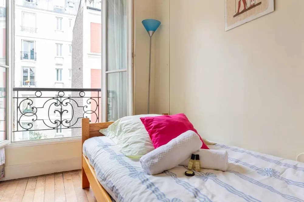 Charming Apartment in the 18th Arrondissement - photo 2