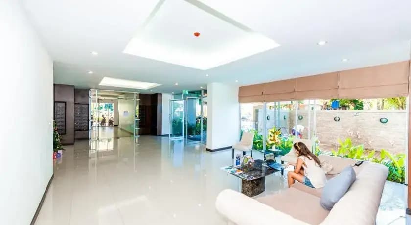 Karon Chic Studio - photo 1