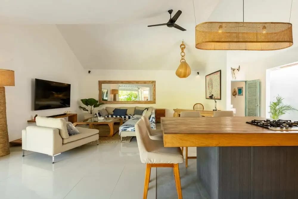 3BR Charming Villa 2 Minutes From Berawa Beach - photo 1