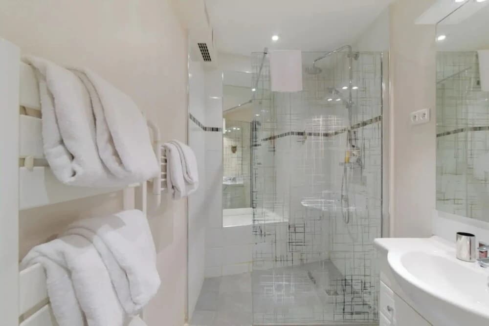 New Renovated Saint Germain 2bd - photo 7
