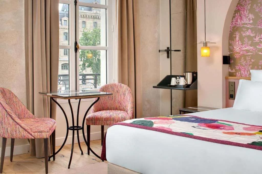 Hotel Les Rives De Notre Dame - photo 33