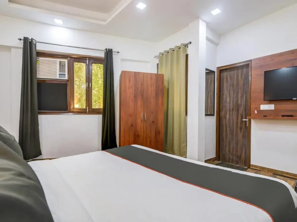 Hotel Orchid - photo 15