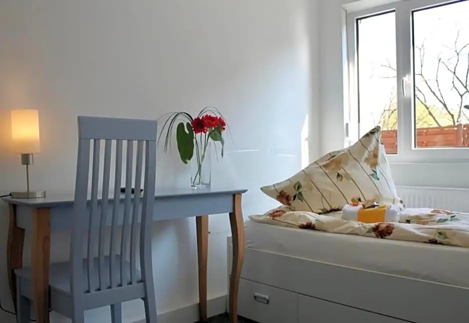 Motel Home Berlin - photo 3