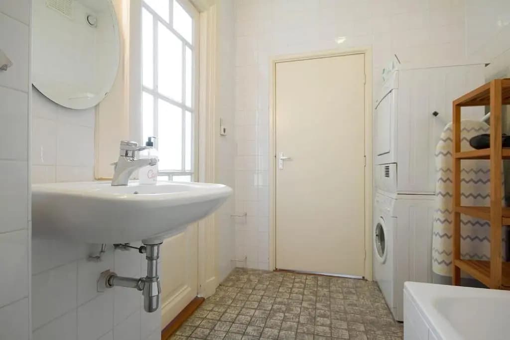 Spacious 4P Canal Apartment - photo 9