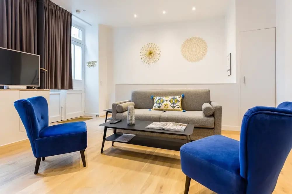 Elegant Apartment - 2bd/6p - Hotel de Ville - photo 5