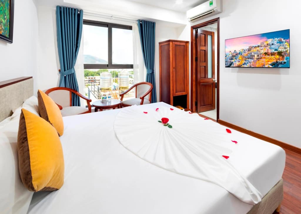 The Summer Hotel - photo 4