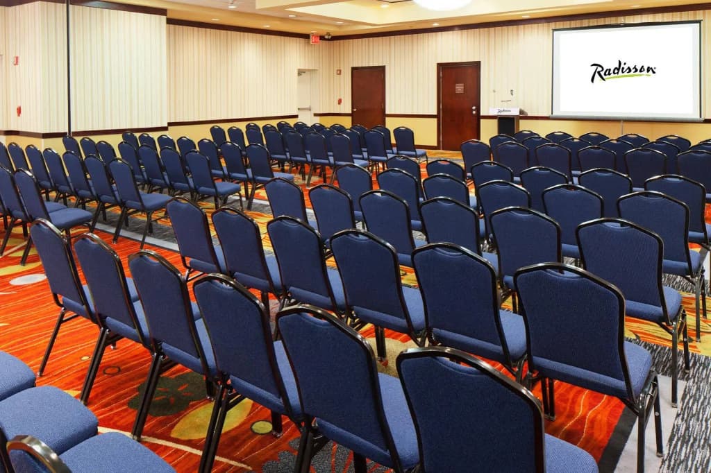 Doubletree By Hilton New York Jfk Airport Hotel - photo 9