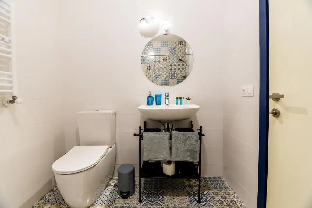 Modern Avlabari in Old Town - photo 10
