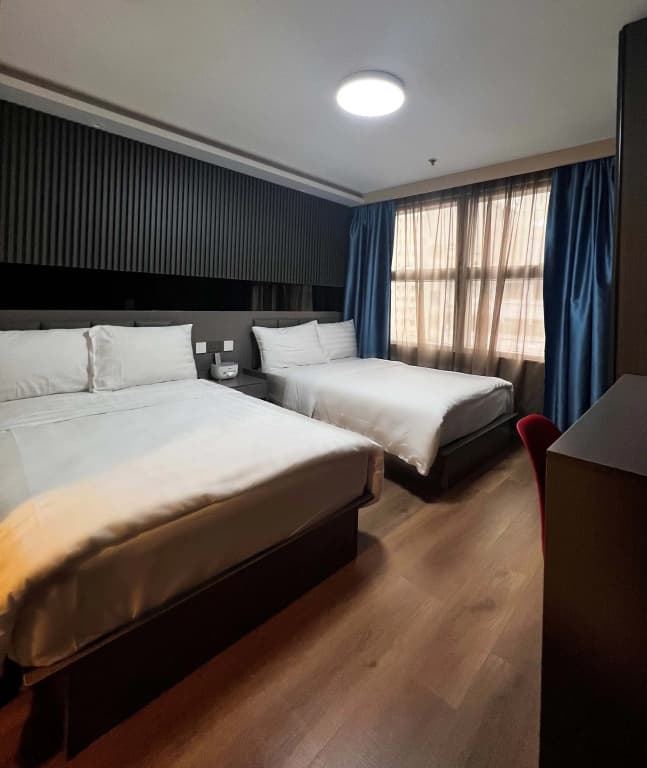 Hennessy Hotel - photo 18