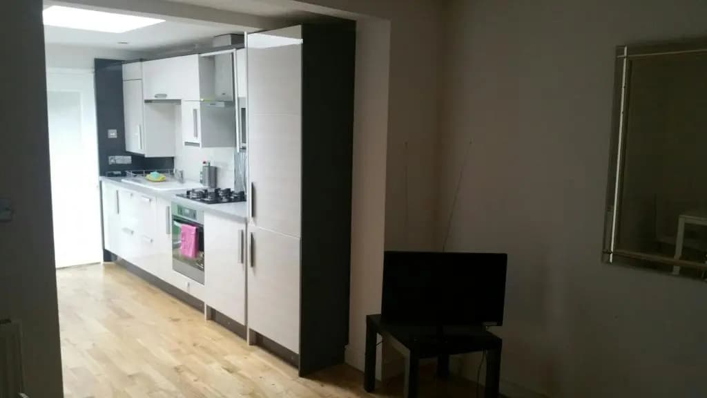 Sutton Place Apartments - photo 3