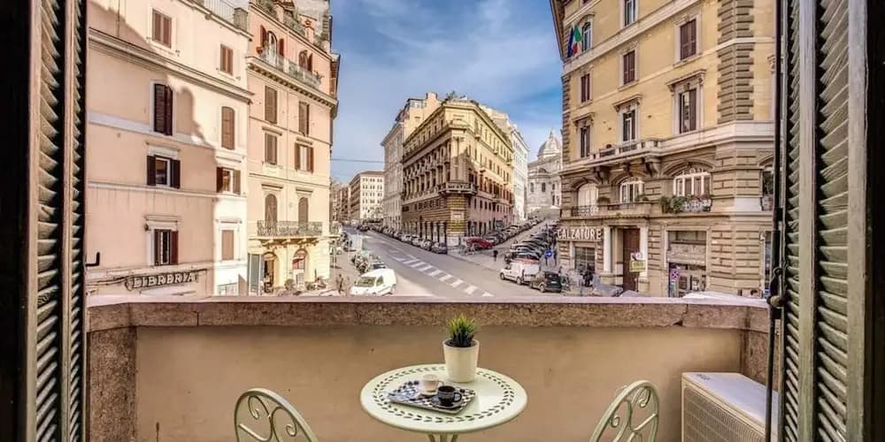 Cavour Colosseum with Balcony - photo 1