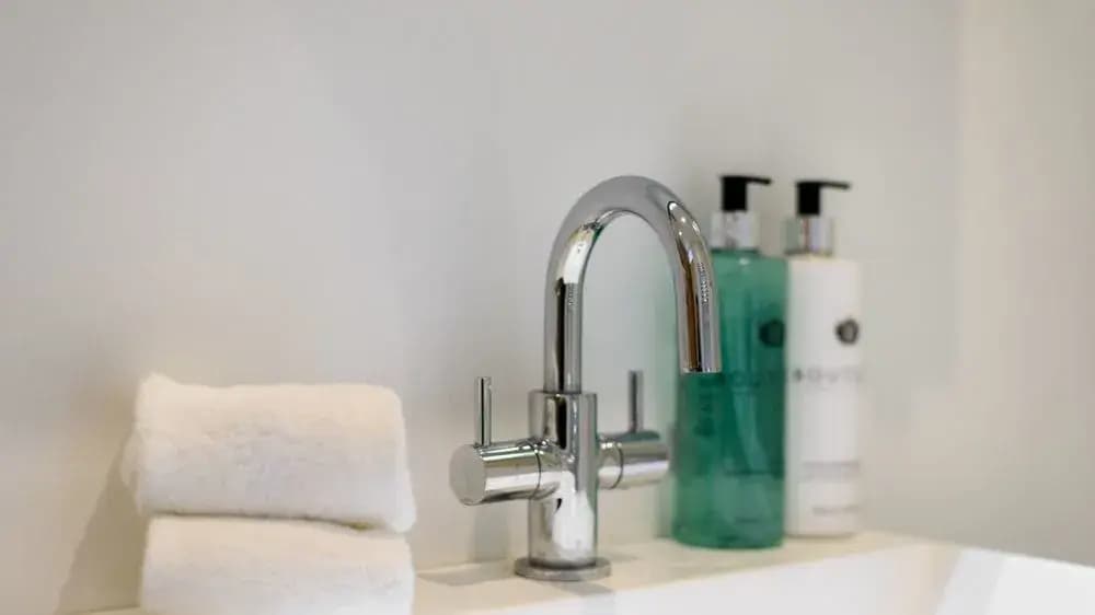 Urban Central London 2BR with Roof Terrace! - photo 15
