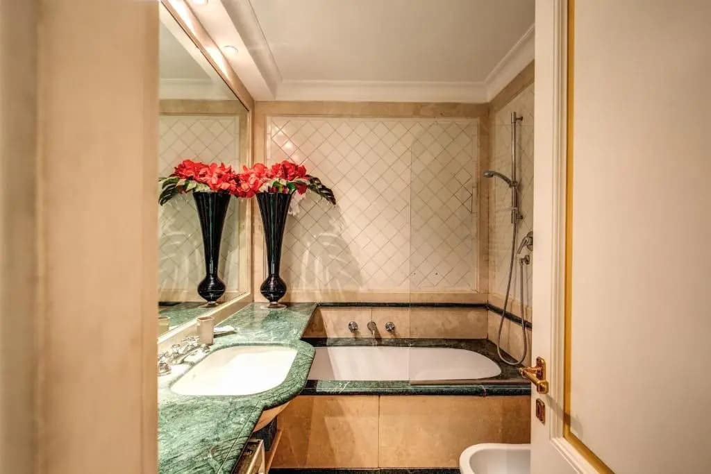 Sumptuous Residence by Piazza Navona - photo 19