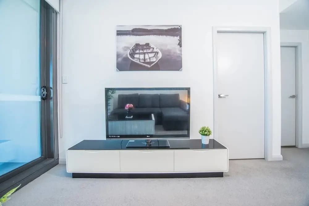 Minimalism Modern Apartment With Water View - photo 3
