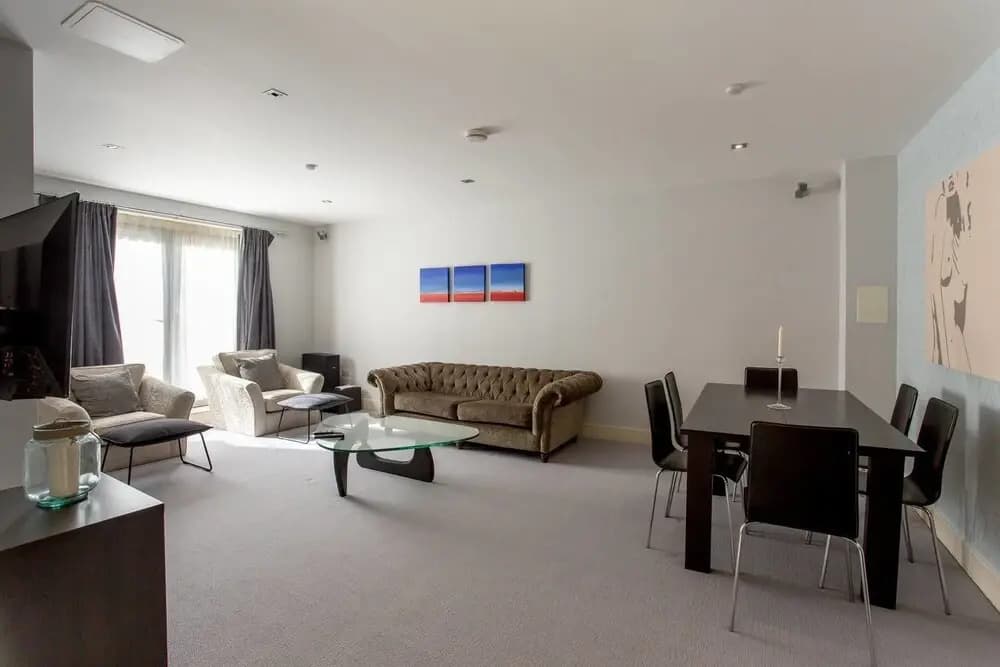 Stylish 2bed Apt With Free Parking/elevator - photo 8