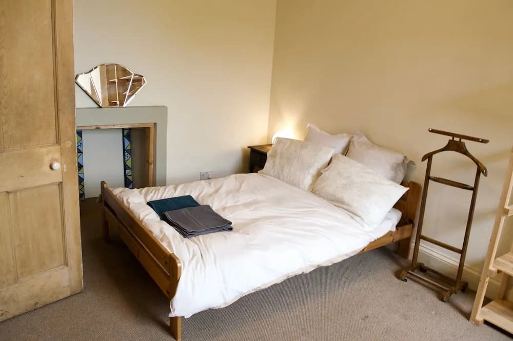 Central 3 Bedroom Flat - photo 2