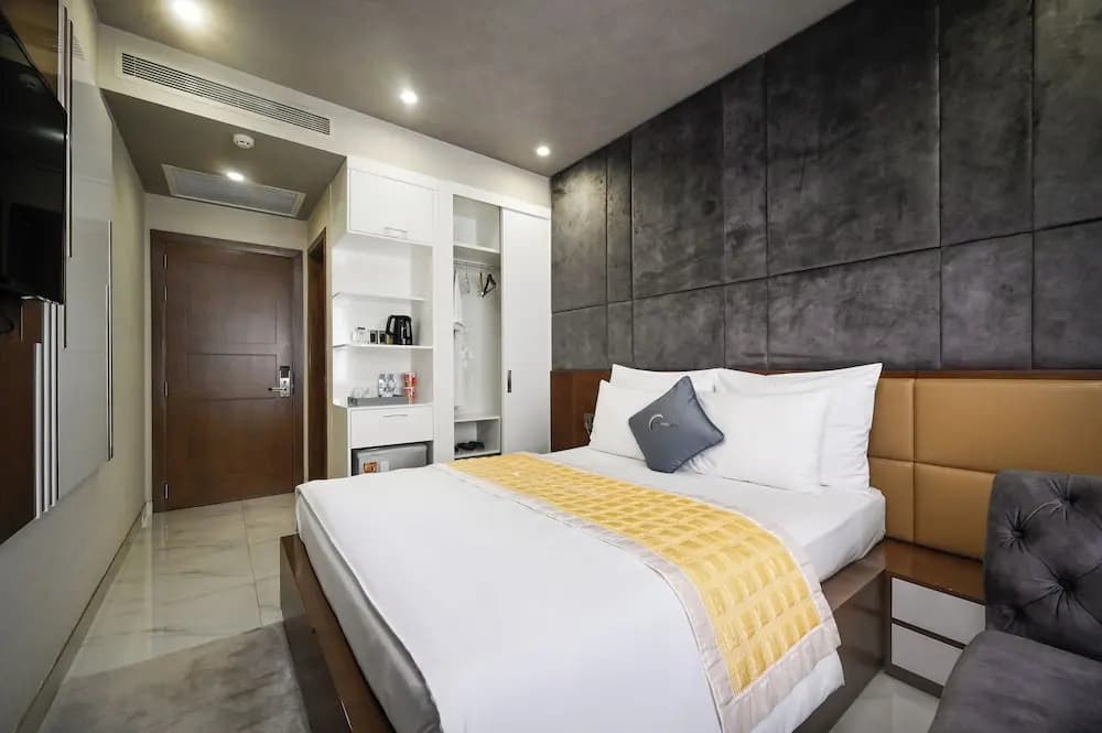 The Moon 1 Hotel - photo 3