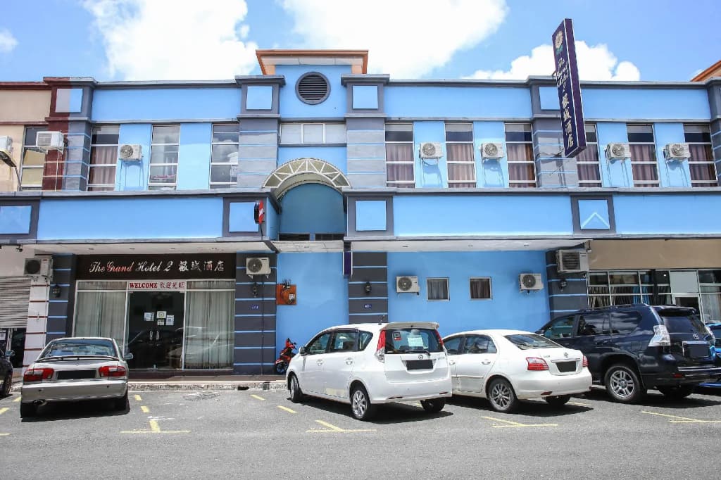 OYO 90169 The Grand Hotel 2 - main photo