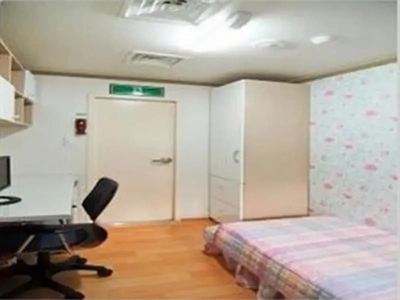 Bijou Guesthouse - photo 2