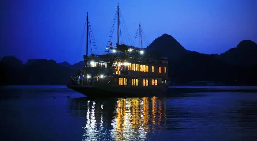 Elizabeth Sails - photo 4