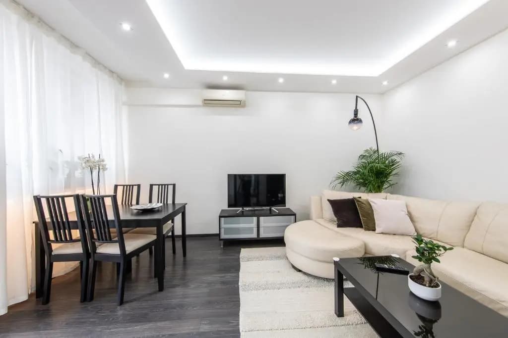 Spacious 3-room apartment with free parking - main photo