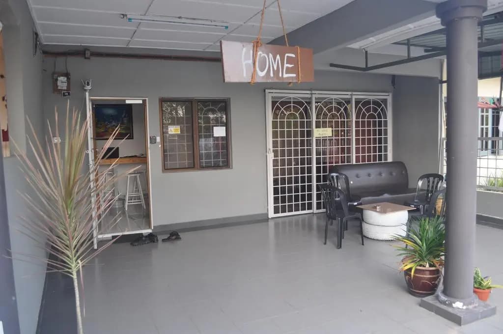 Home Guesthouse - main photo