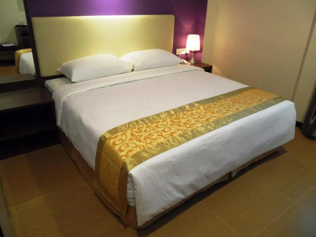 8 Days Boutique Hotel @ Mount Austin JB - photo 5