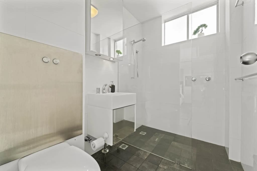Modern Potts Point Studio - photo 7
