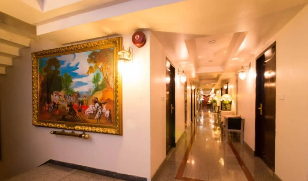 Diamond City Hotel - photo 16