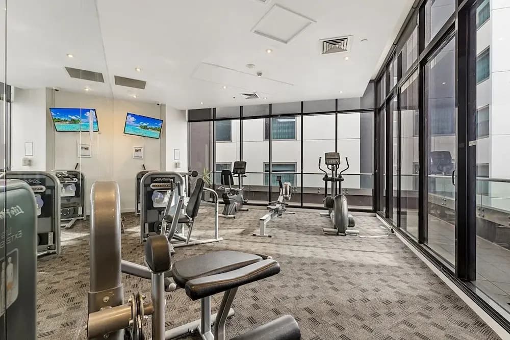 Executive Unit With Pool and Gym Near Riverfront - photo 10