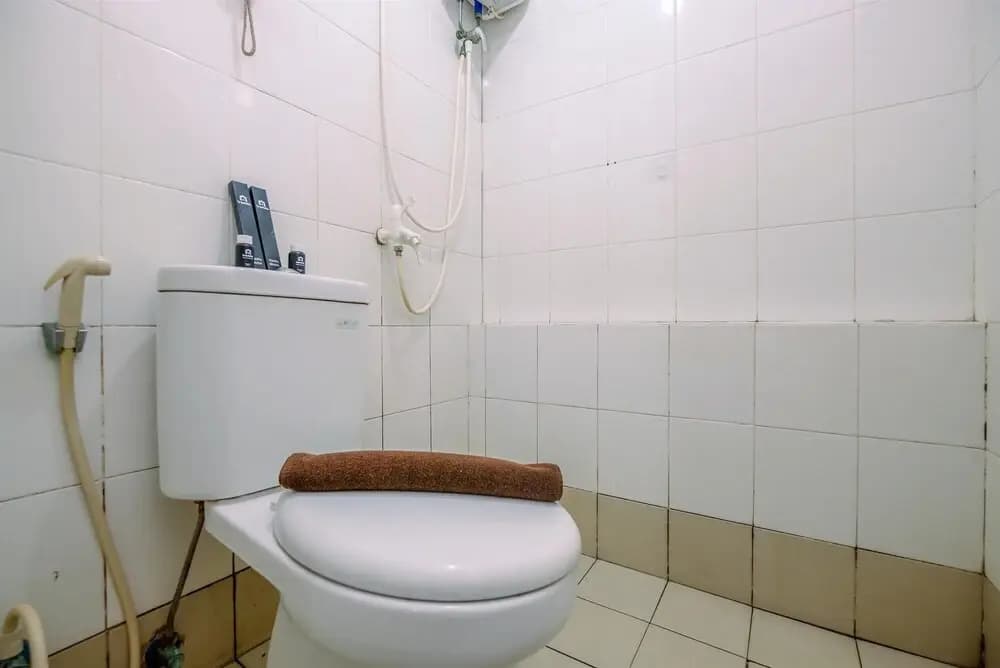 Modern And Tidy 2Br Bassura City Apartment - photo 7