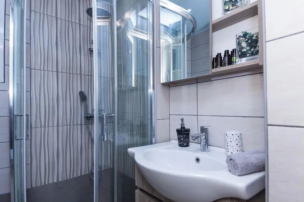 Classic Koukaki Living 2 Bd with Balcony - photo 8