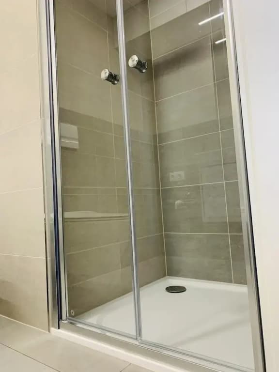 Stunning 1-bed Studio - photo 2